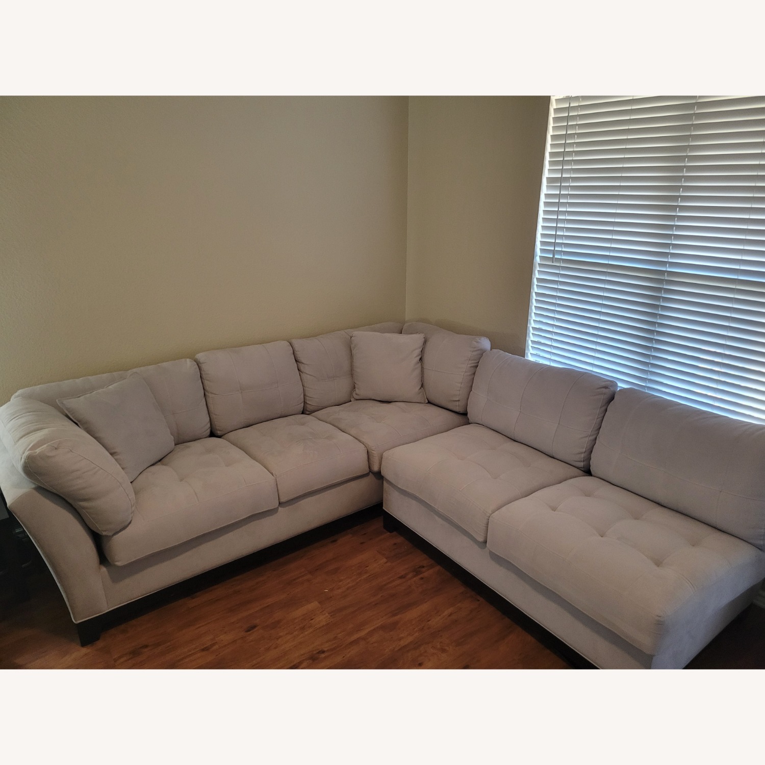 Rooms To Go Cindy Crawford Metropolis Light Gray 2 Piece Sectional - image-6