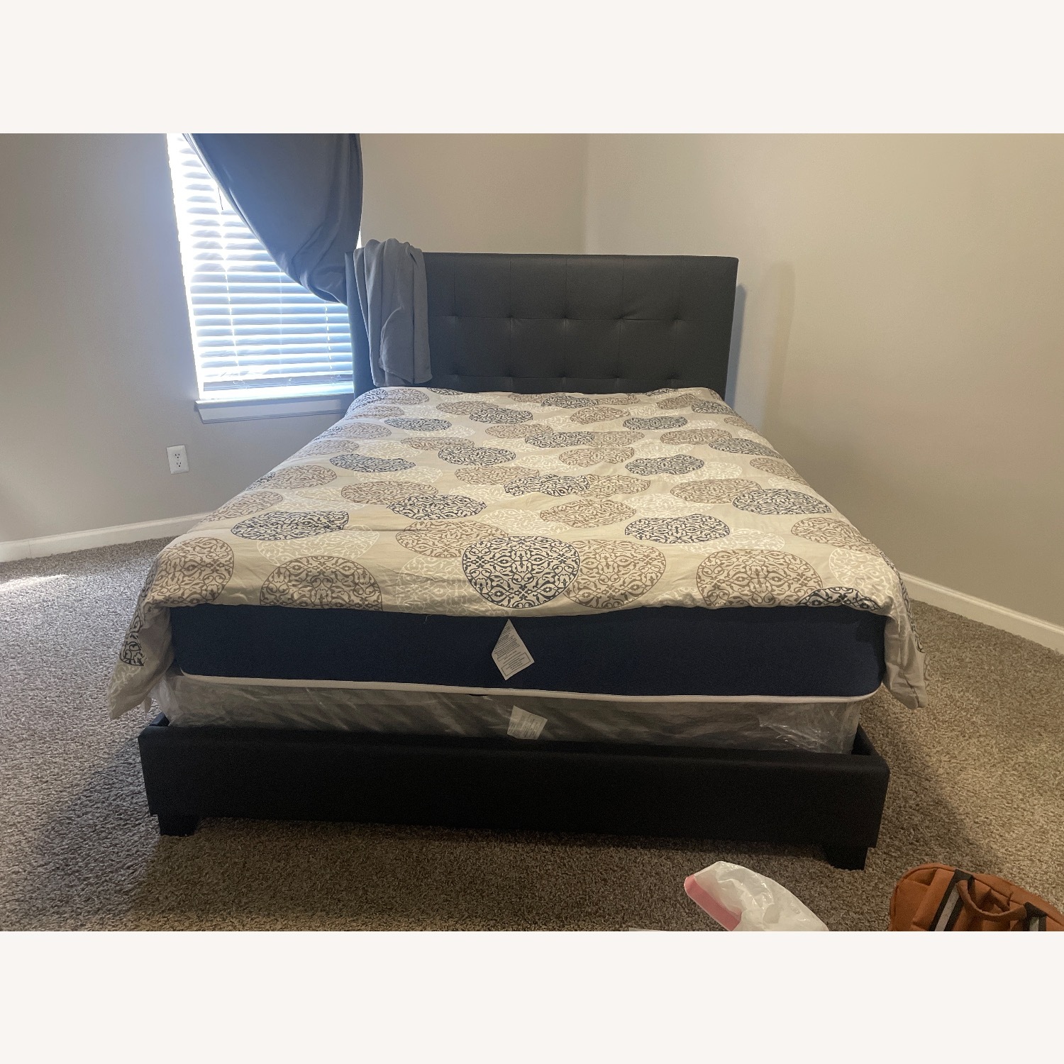 Contemporary Queen Bed - image-2