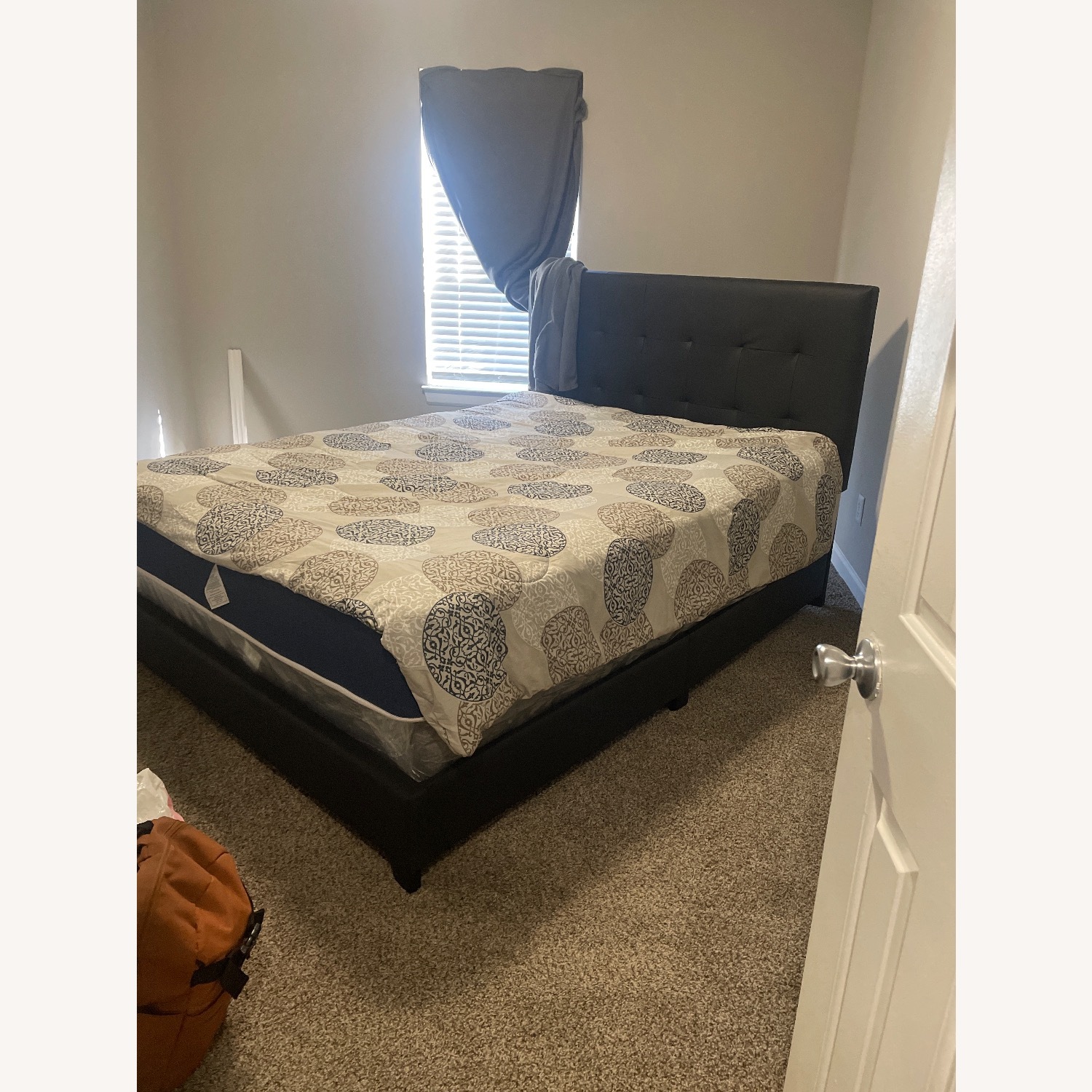 Contemporary Queen Bed - image-3