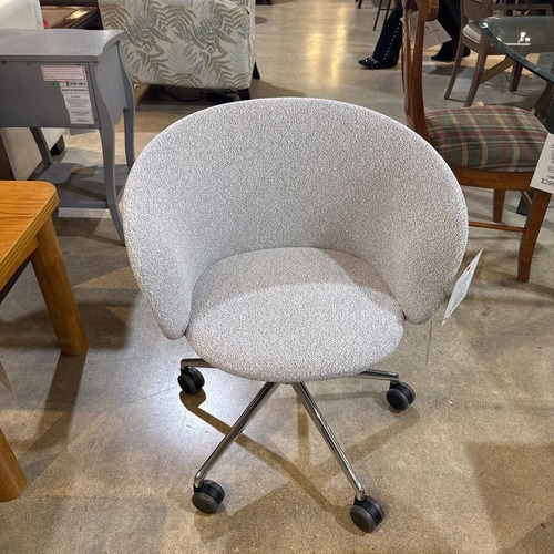 Used Hem Kendo Swivel Office Chair 5-star On Castors  for sale on AptDeco