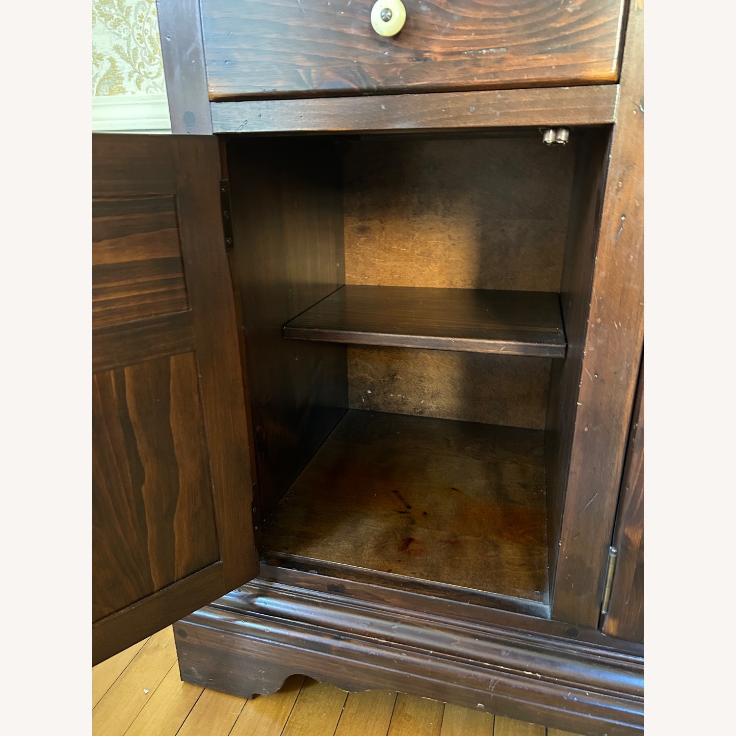 Ethan Allen Dining Room Buffet/Hutch - image-9