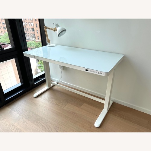 Used Wayfair White Adjustable Standing Desk for sale on AptDeco