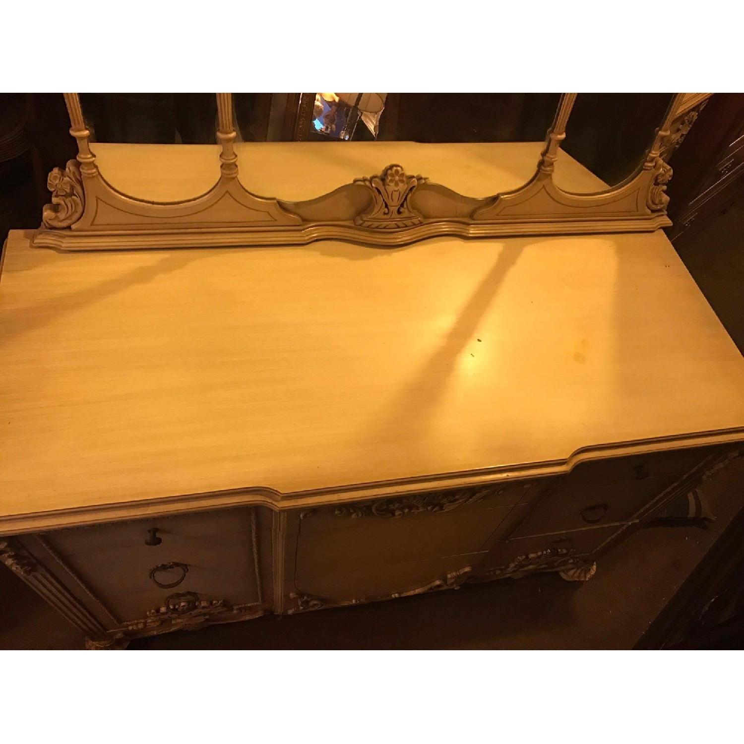 1920s Antique Kingsley Dresser w/ Hanging Mirror & Key - image-4