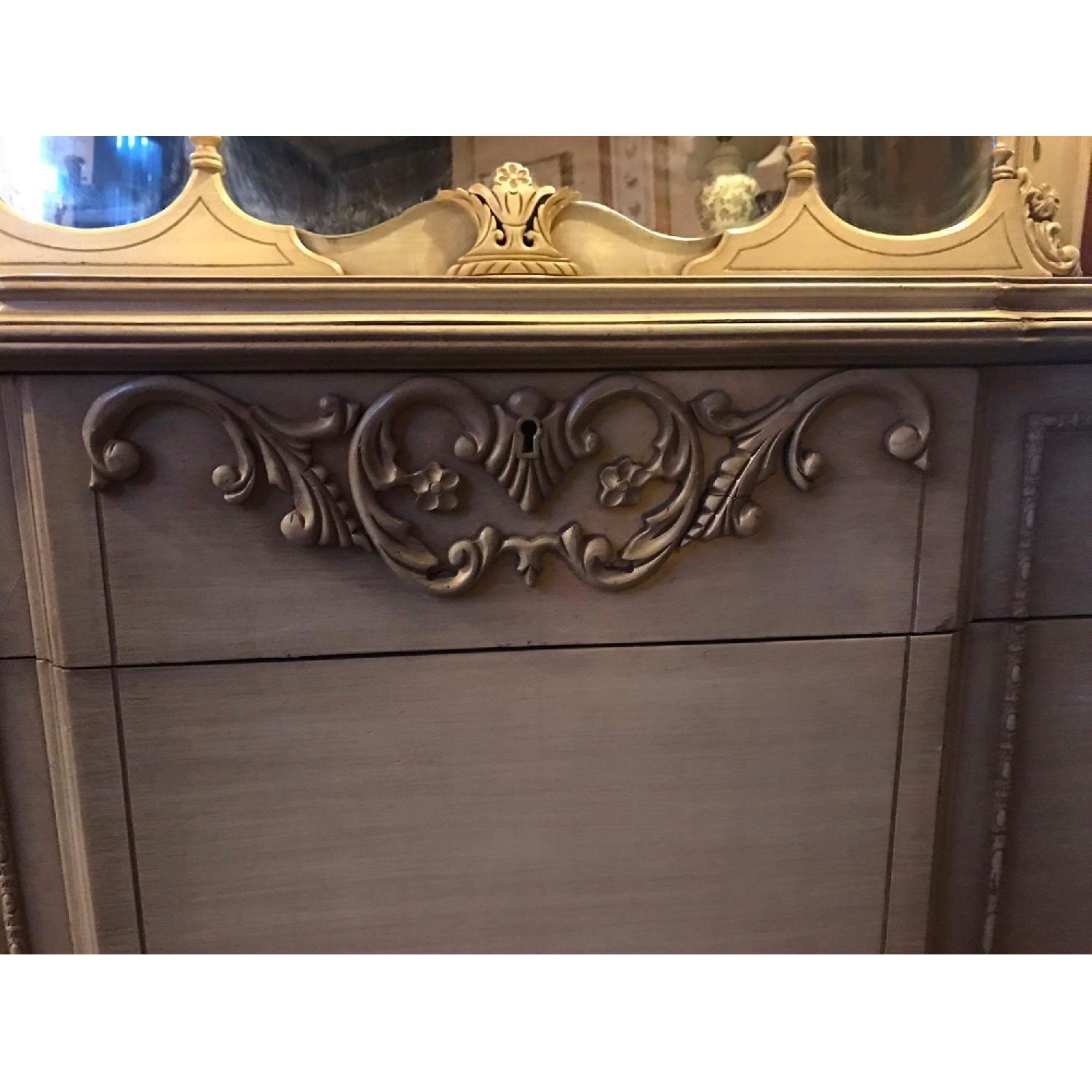1920s Antique Kingsley Dresser w/ Hanging Mirror & Key - image-10