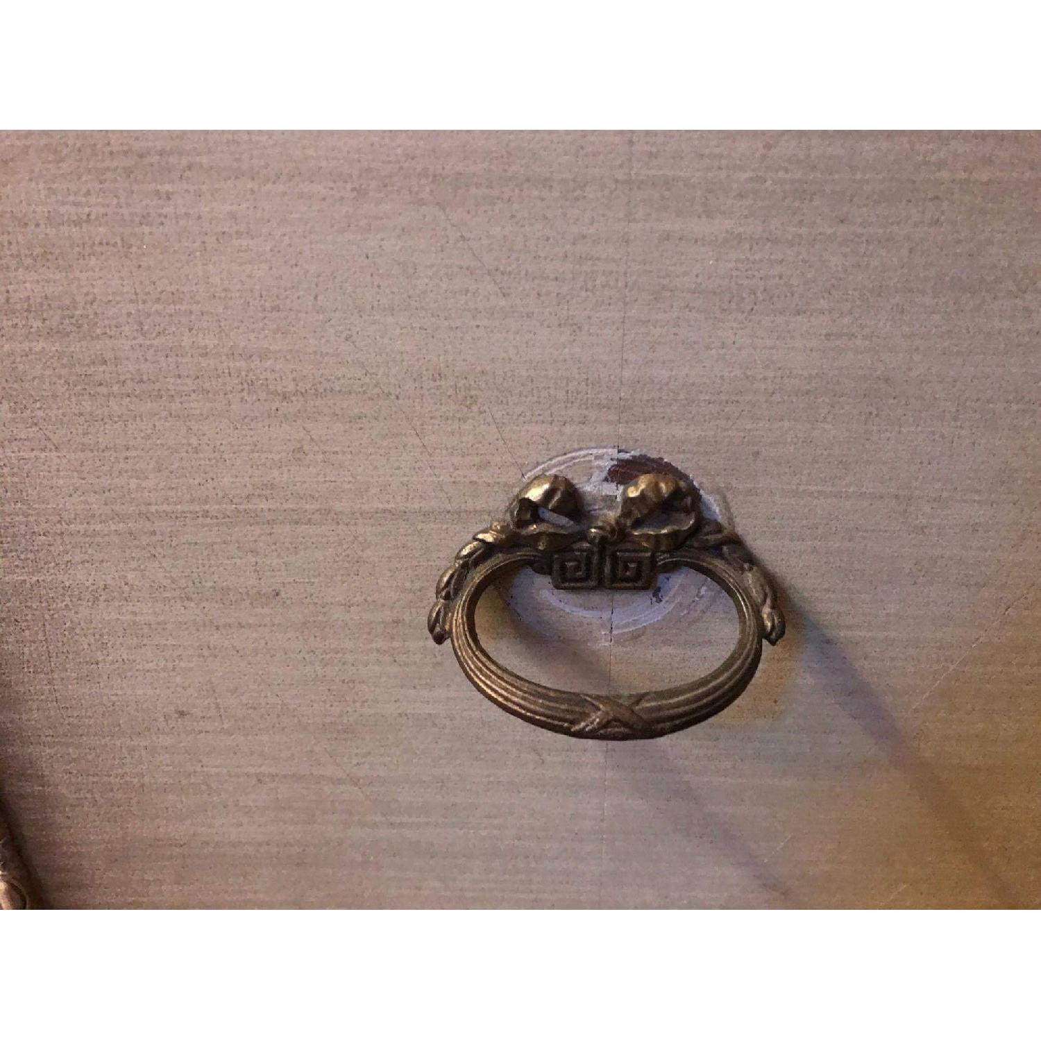 1920s Antique Kingsley Dresser w/ Hanging Mirror & Key - image-14