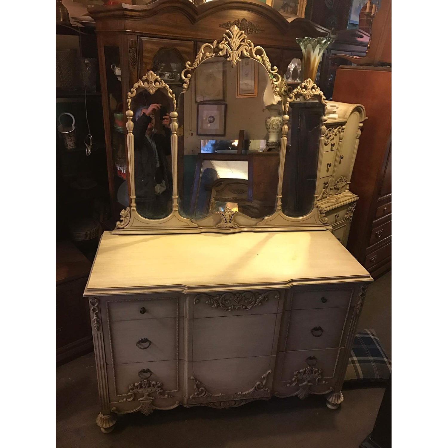 1920s Antique Kingsley Dresser w/ Hanging Mirror & Key - image-25