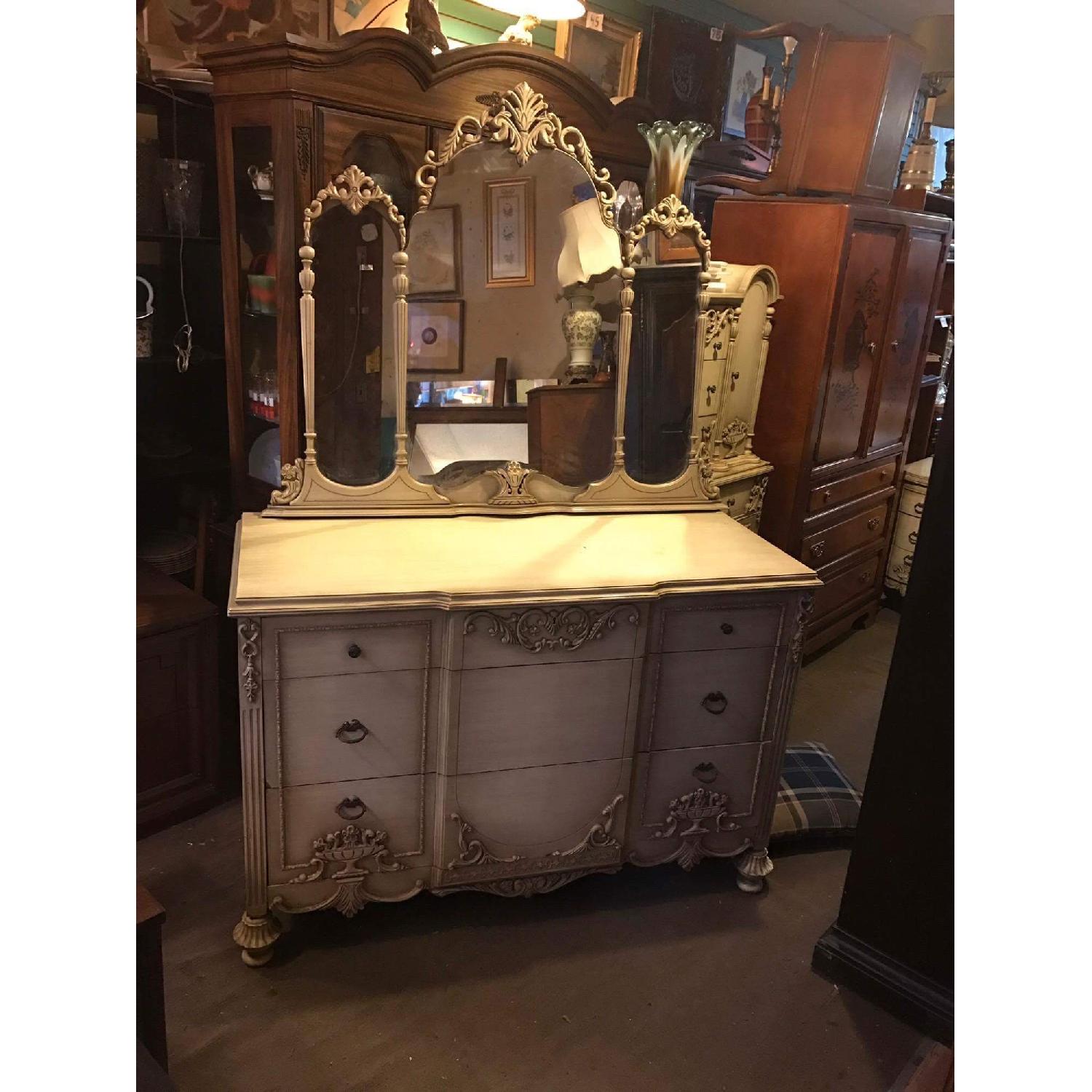 1920s Antique Kingsley Dresser w/ Hanging Mirror & Key - image-27