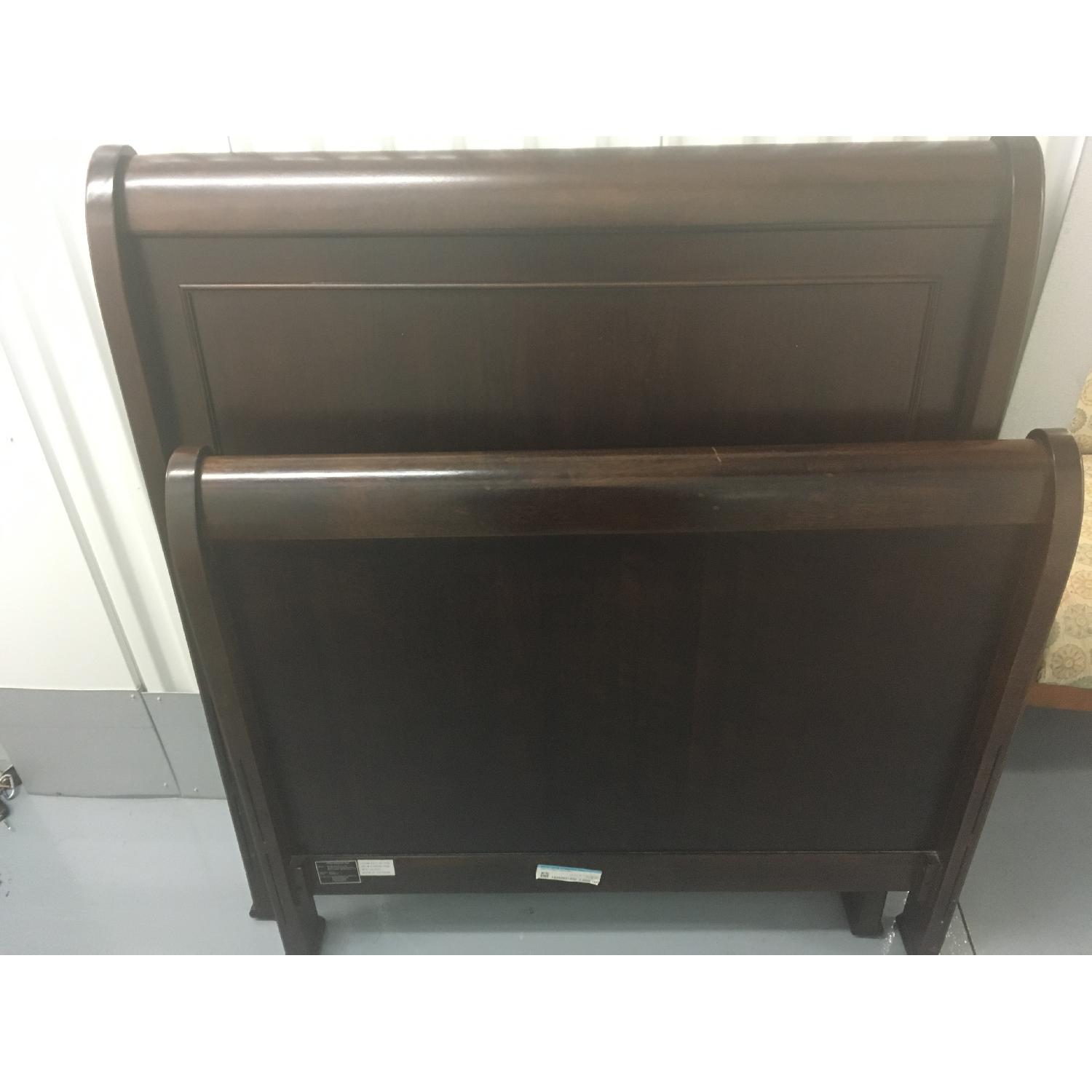 Havertys Youth Platform Sleigh Bed - image-1