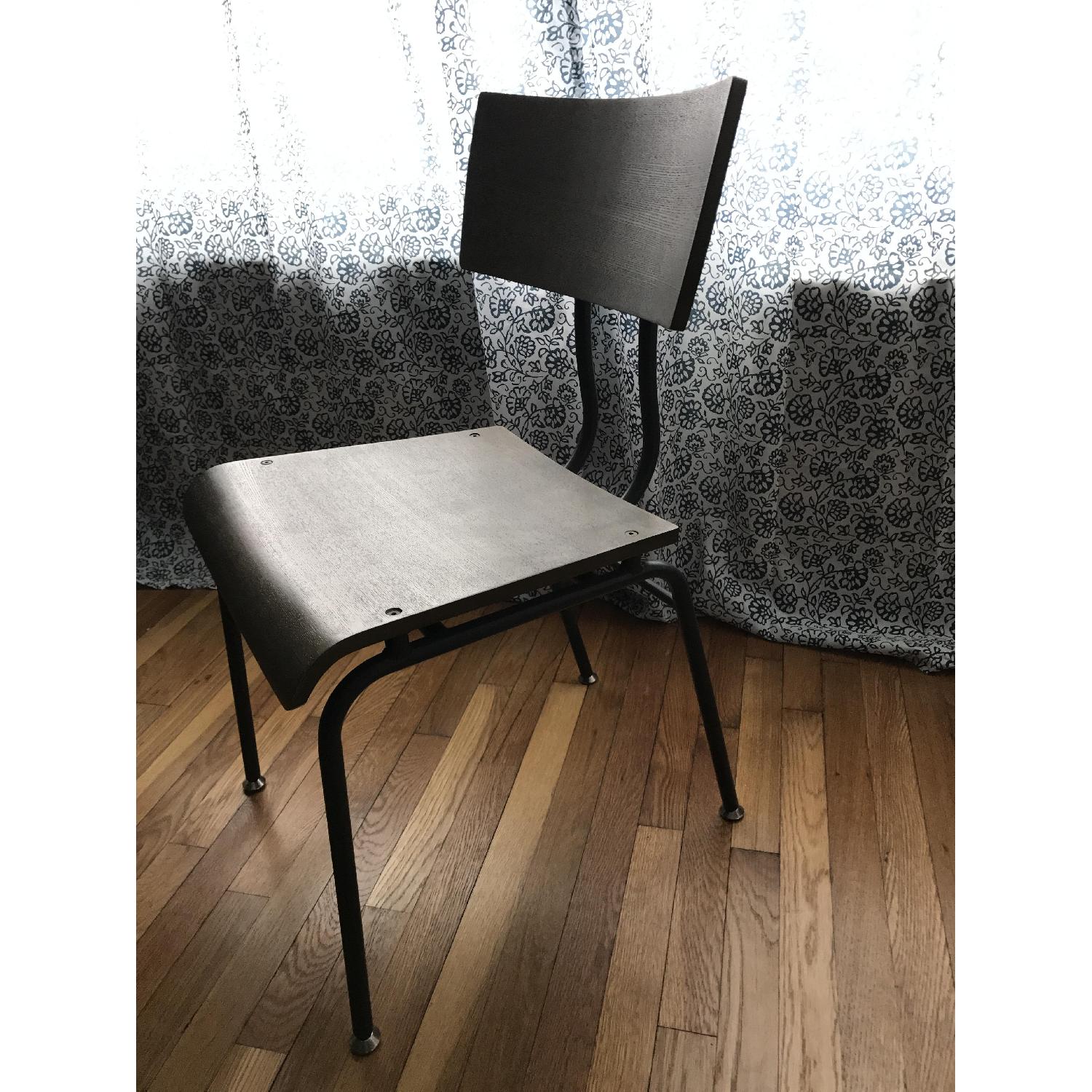 Crate & Barrel Scholar Round Dining Table w/ 4 Chairs AptDeco