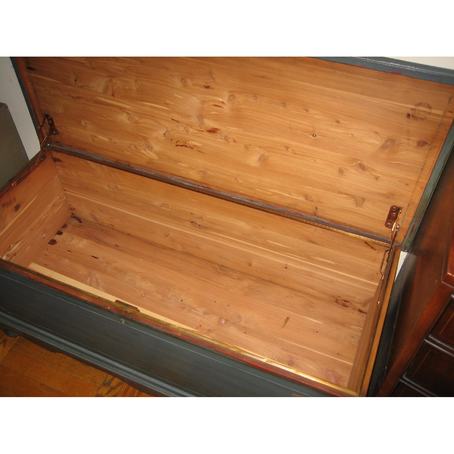 Vintage Cedar Chest Aptdeco