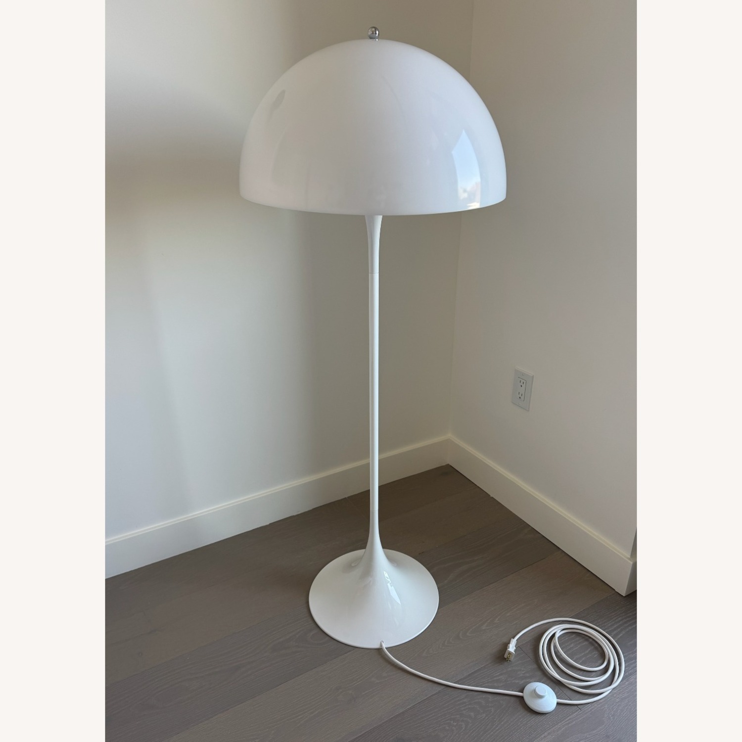 Panton White Panthella Floor Lamp (Louis Poulsen)  - image-1