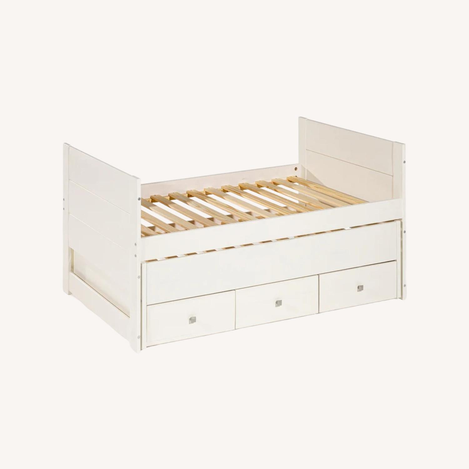 White Daybed - image-0