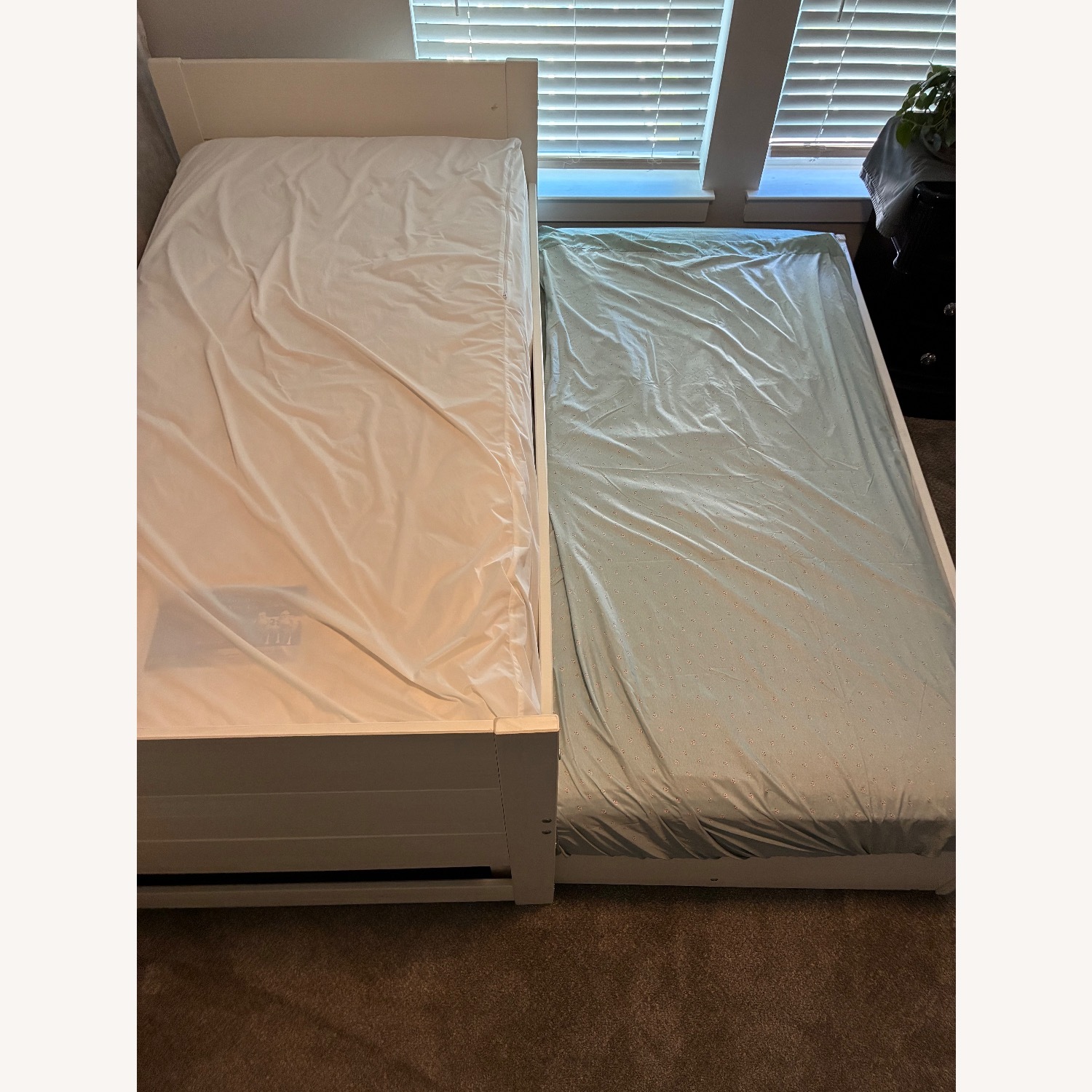 White Daybed - image-4