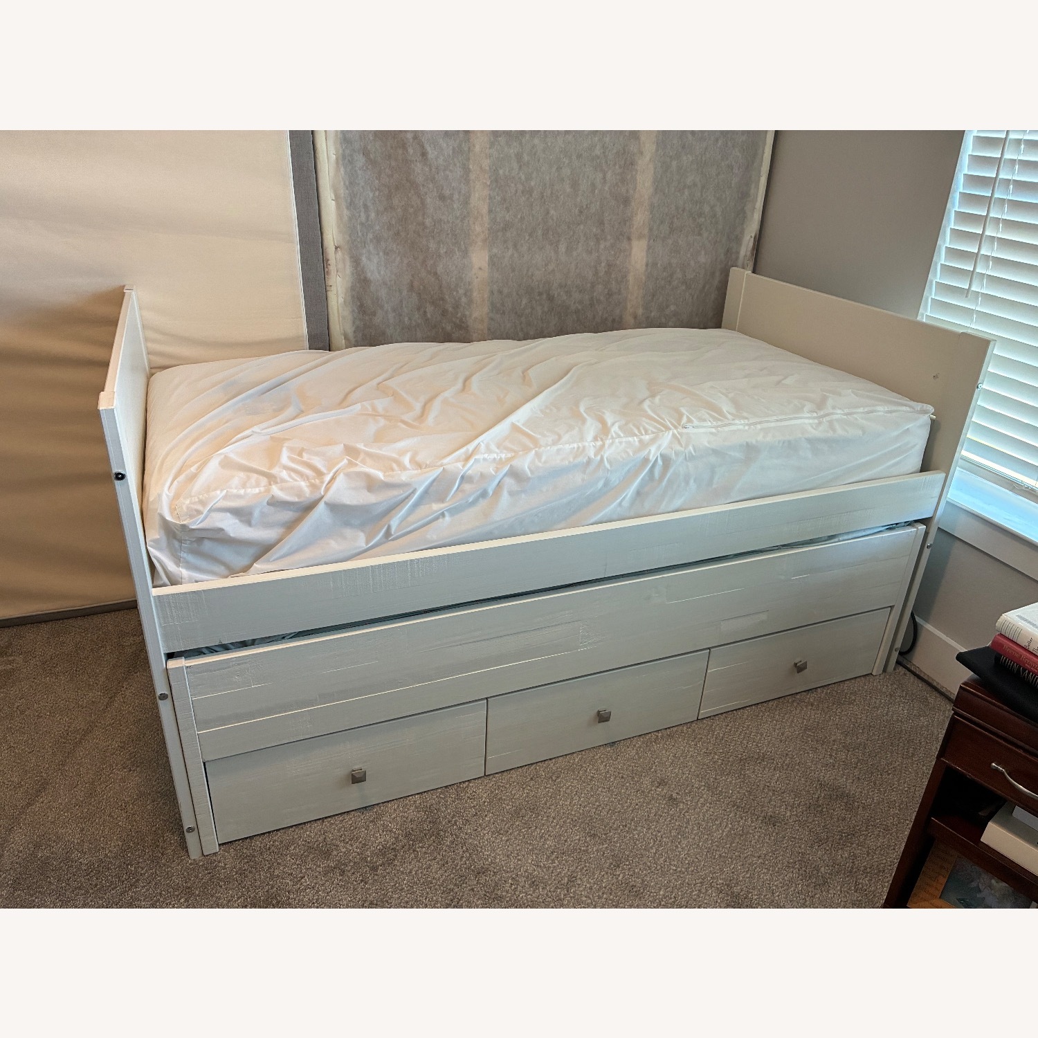 White Daybed - image-1