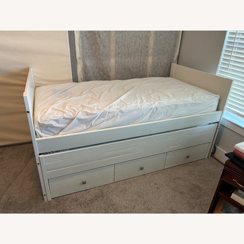 Used White Daybed for sale on AptDeco
