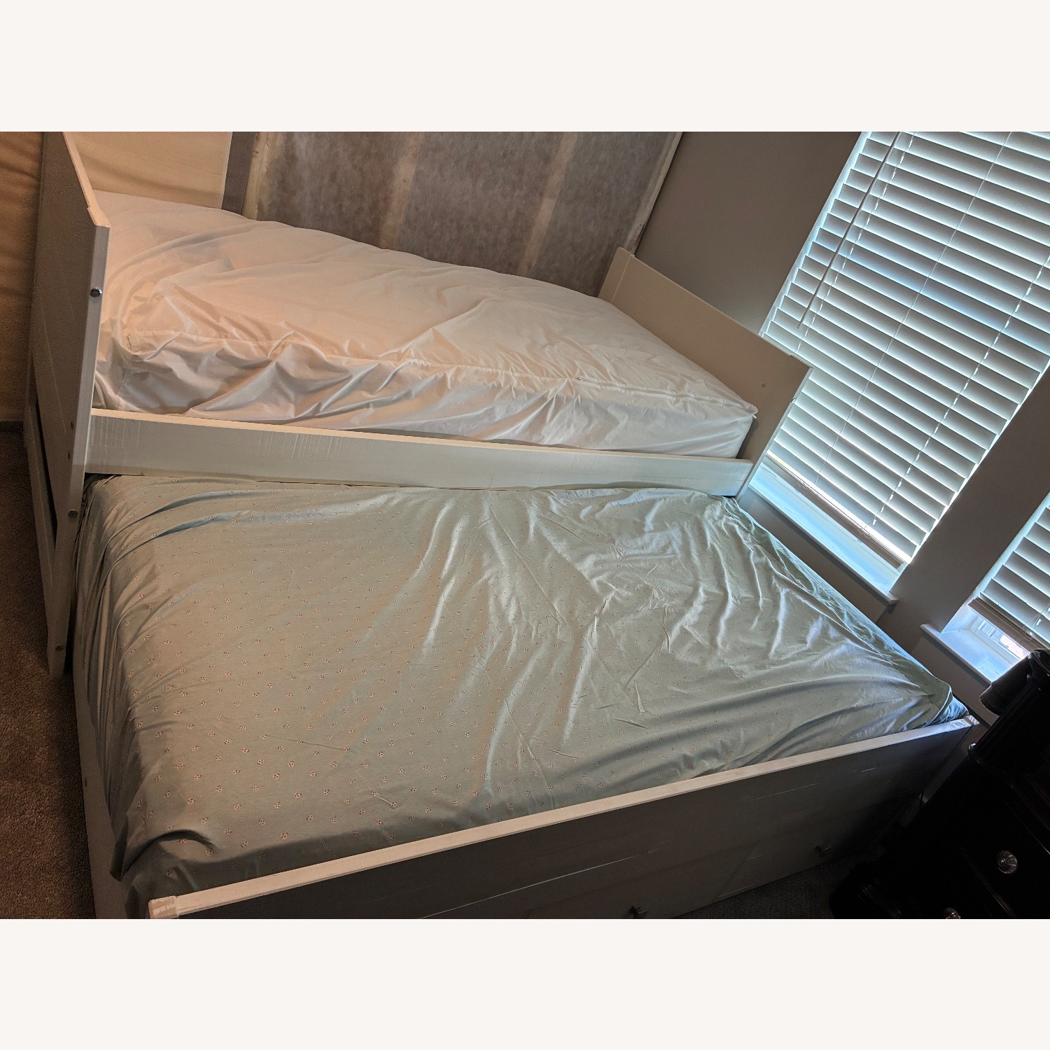 White Daybed - image-2