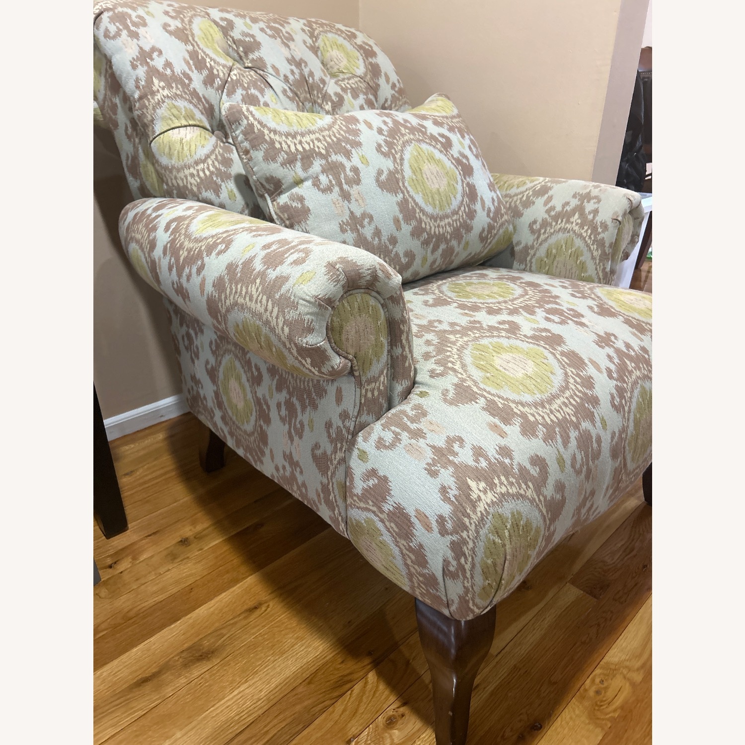 Accent Loveseat Curb Appeal - image-3