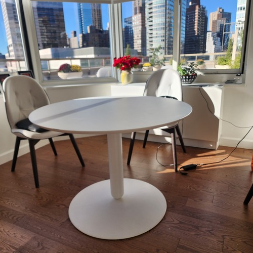 Used Calligaris Balance Dining Table for sale on AptDeco