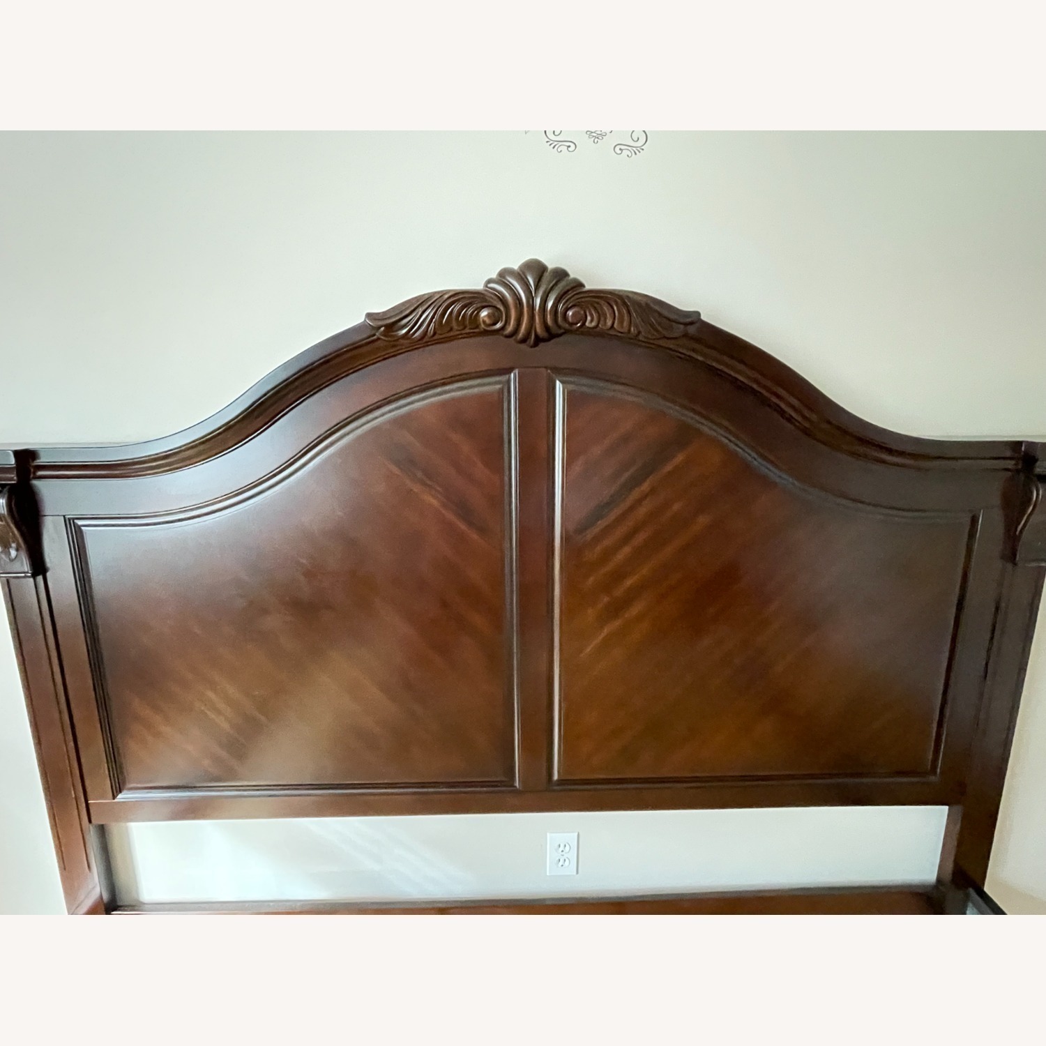 New Classic Furniture Co Dark Brown Wood King Bed - image-4