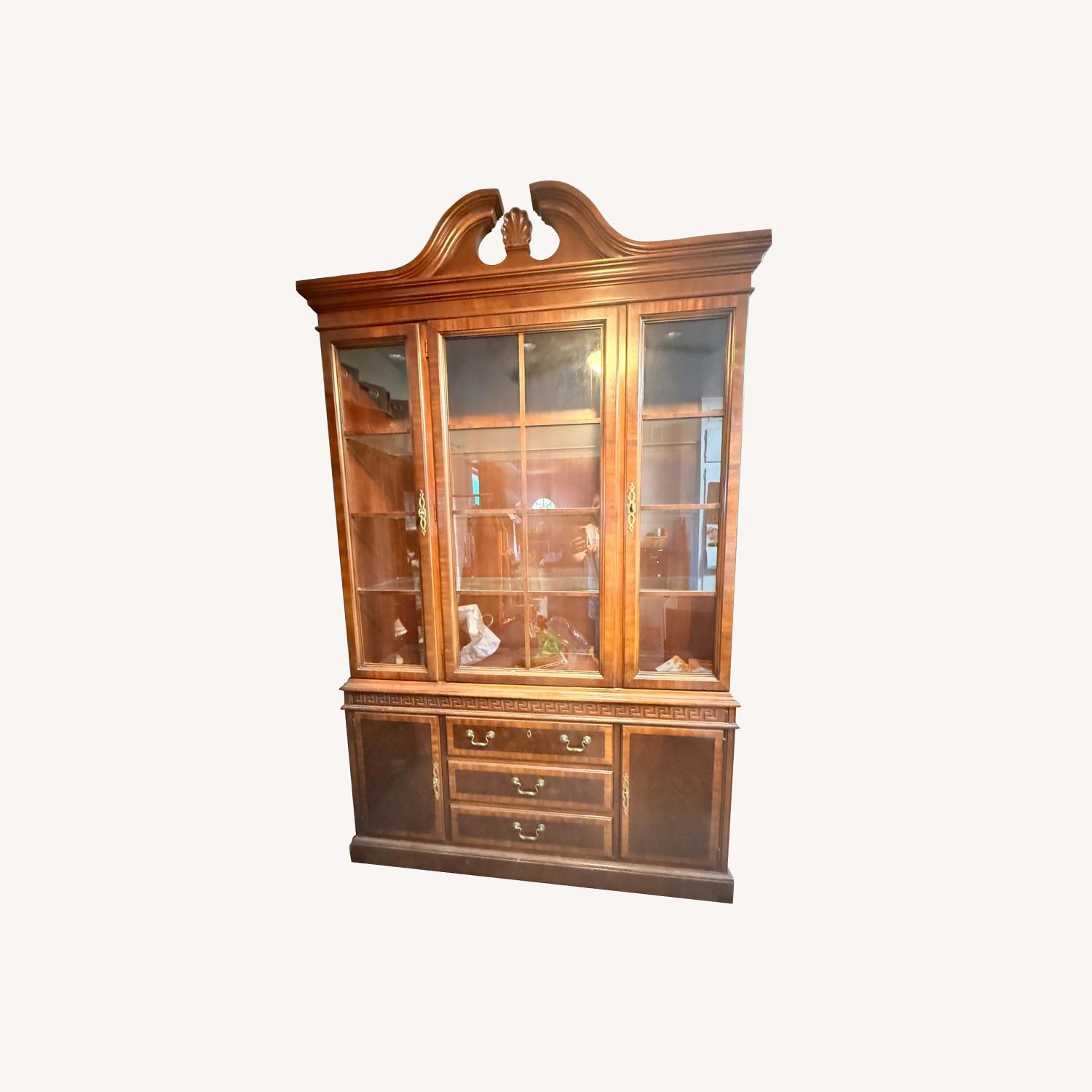 ✨ Gorgeous Vintage China Cabinet ✨ - image-0