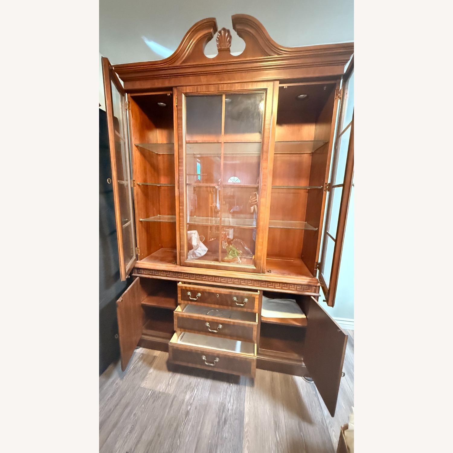 ✨ Gorgeous Vintage China Cabinet ✨ - image-3