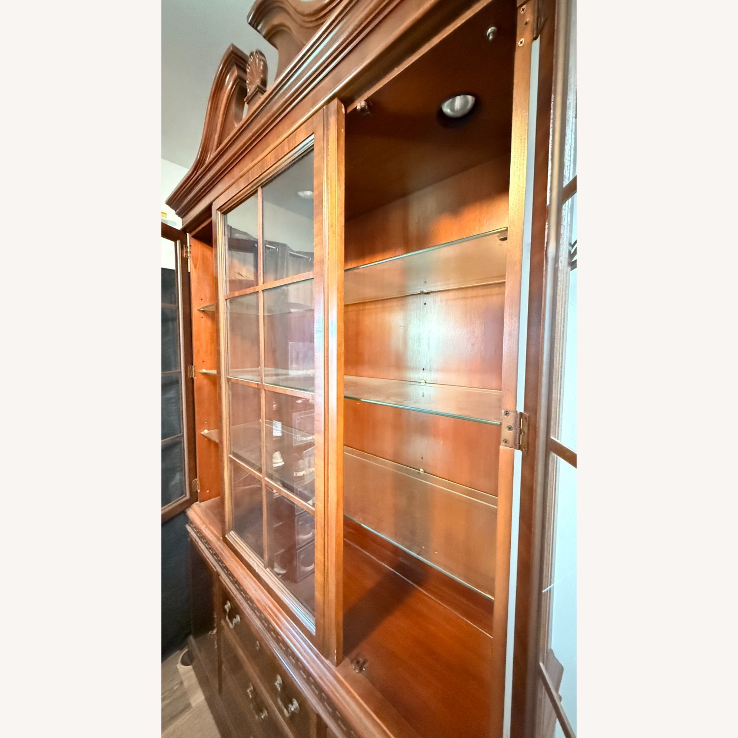 ✨ Gorgeous Vintage China Cabinet ✨ - image-2