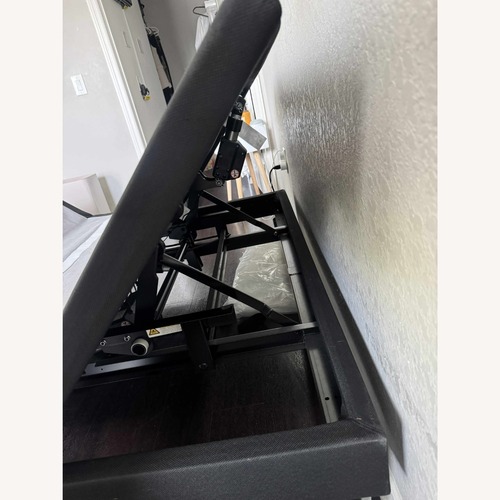 Used Leggett & Platt 500 Series Queen Adjustable Bed for sale on AptDeco