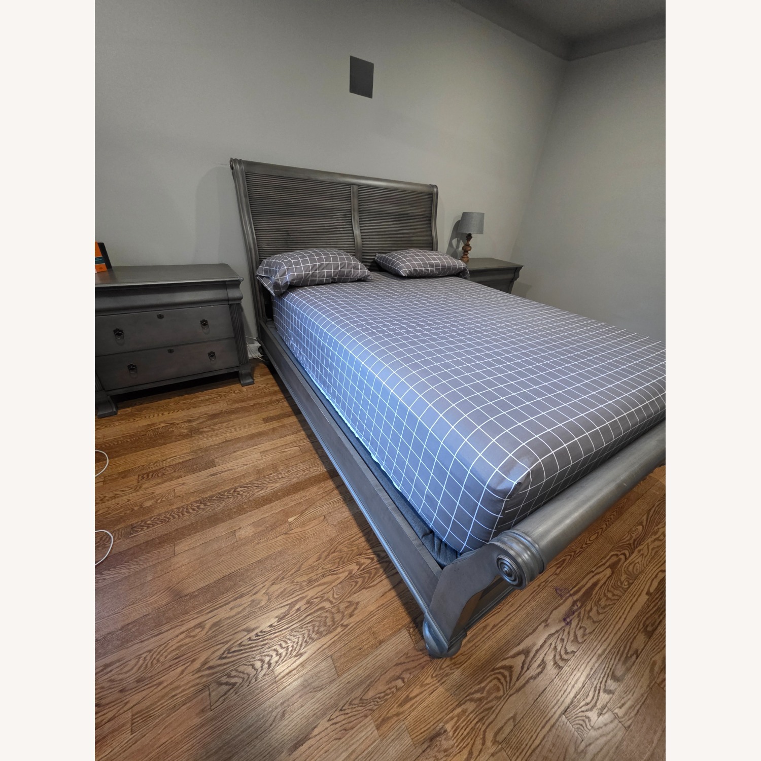 Ethan Allen Kingston Dark Gray Wood Queen Bed - image-7