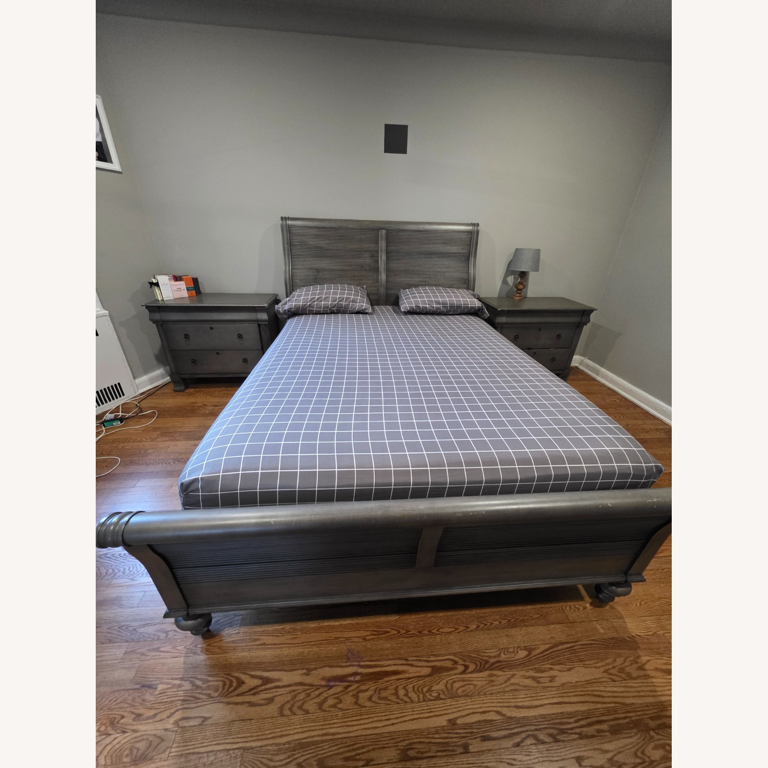Ethan Allen Kingston Dark Gray Wood Queen Bed - image-6