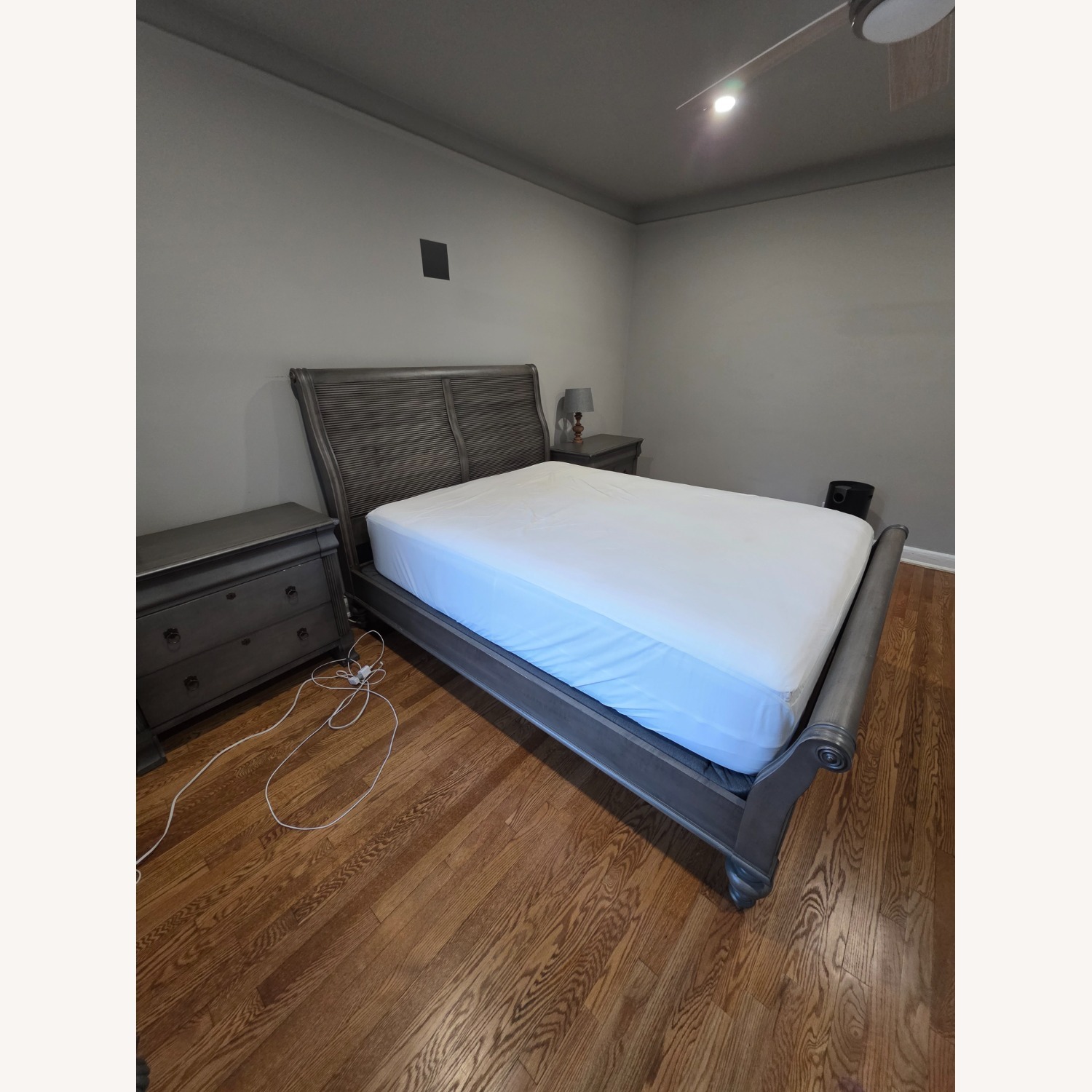 Ethan Allen Kingston Dark Gray Wood Queen Bed - image-3