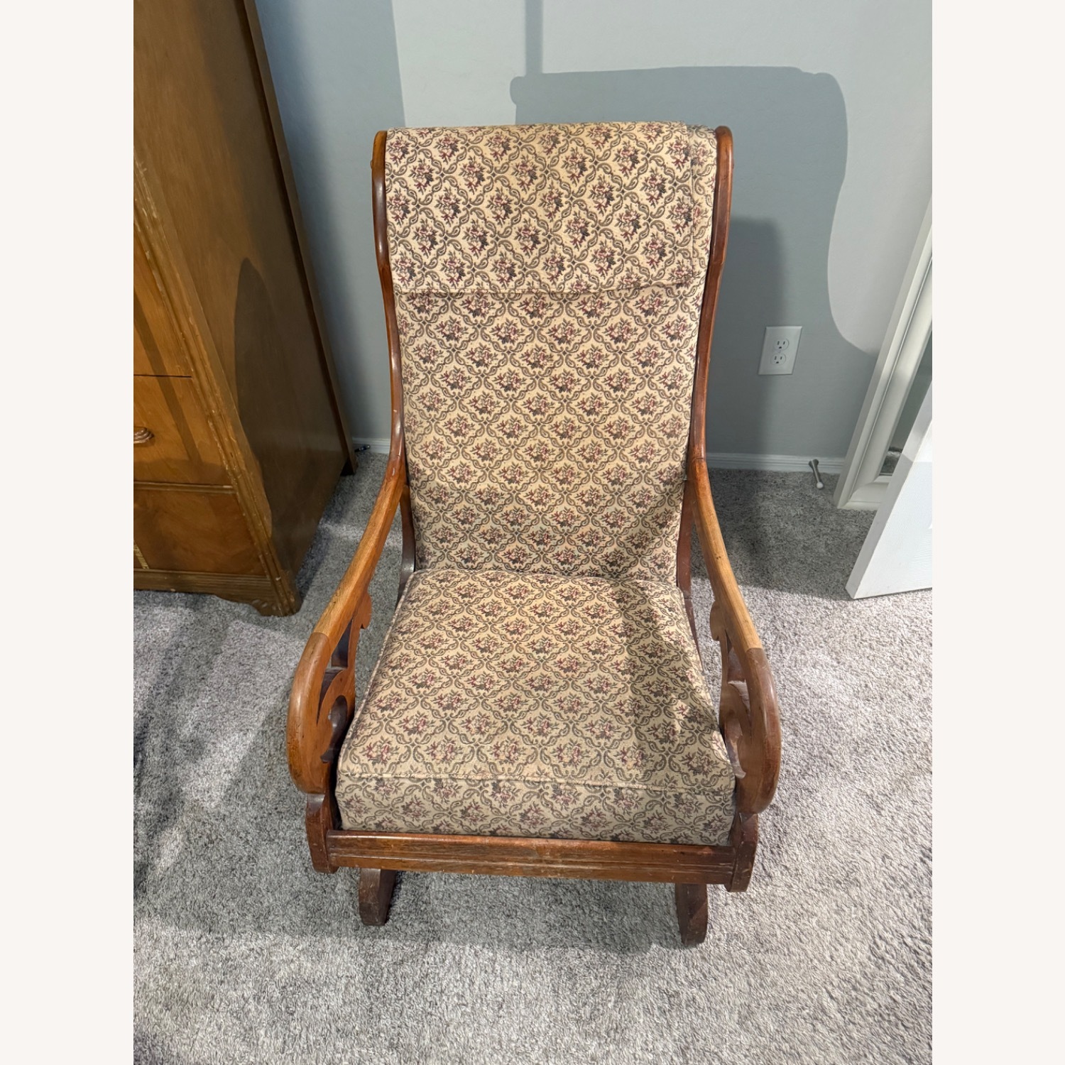 Vintage/Antique Finds Armchair - image-1