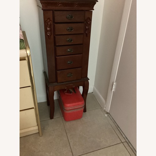 Used Jewelry Stand for sale on AptDeco