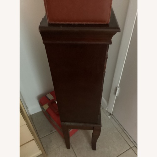 Used Jewelry Stand for sale on AptDeco