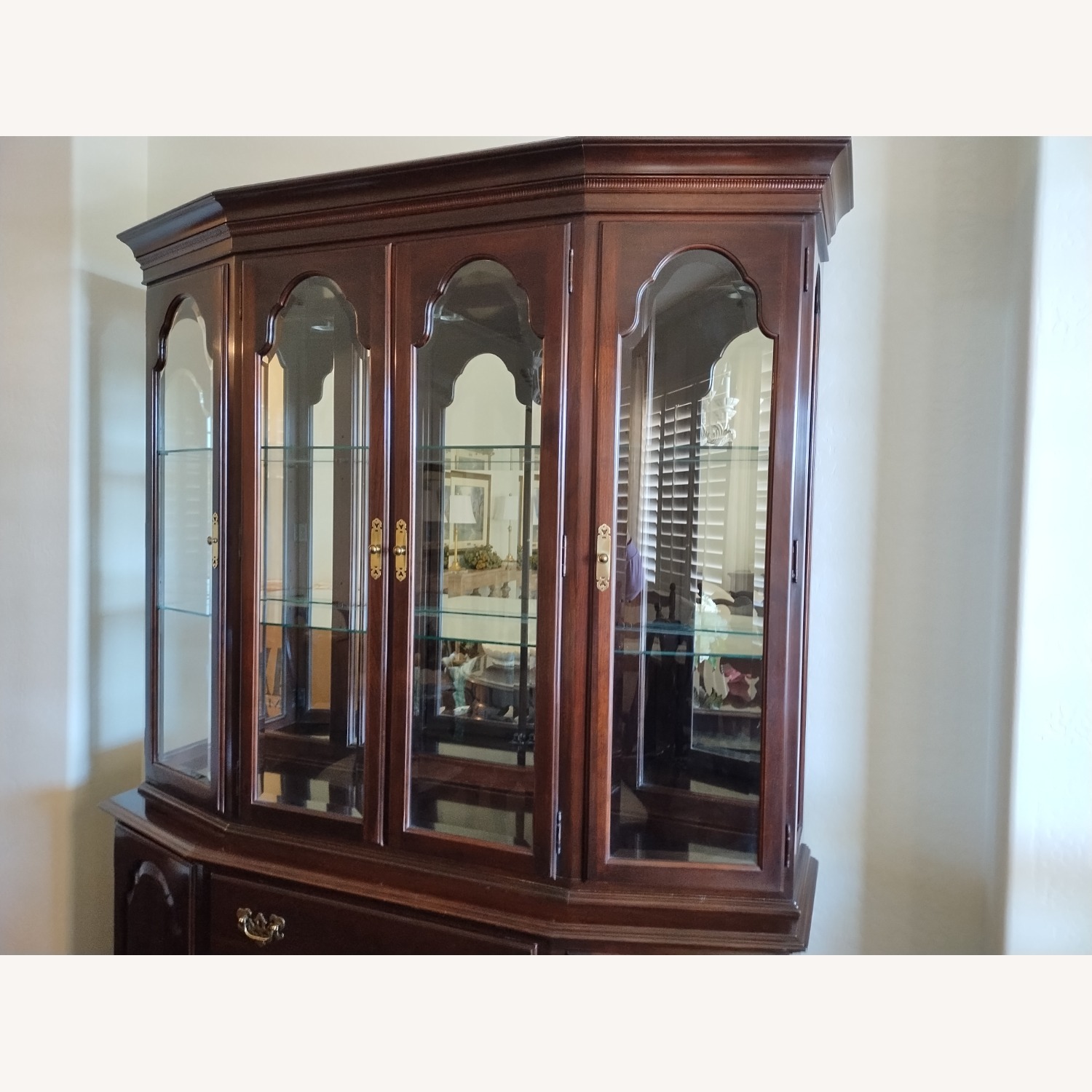 Ethan Allen Georgian Court China Cabinet - image-7