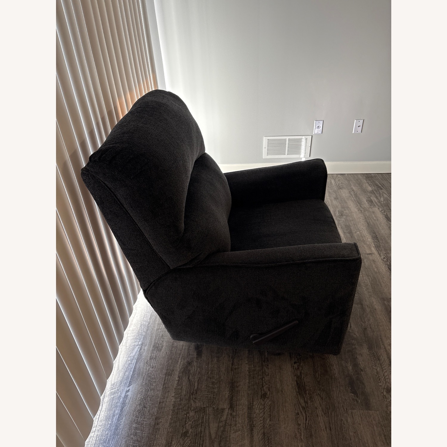 Ashley Furniture Altari Manual Recliner - image-3