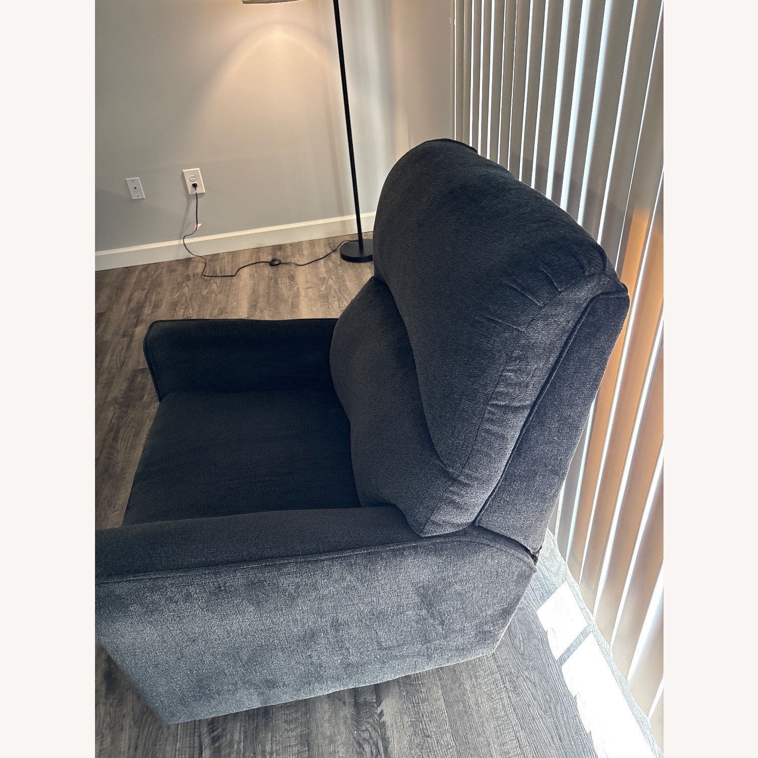 Ashley Furniture Altari Manual Recliner - image-5