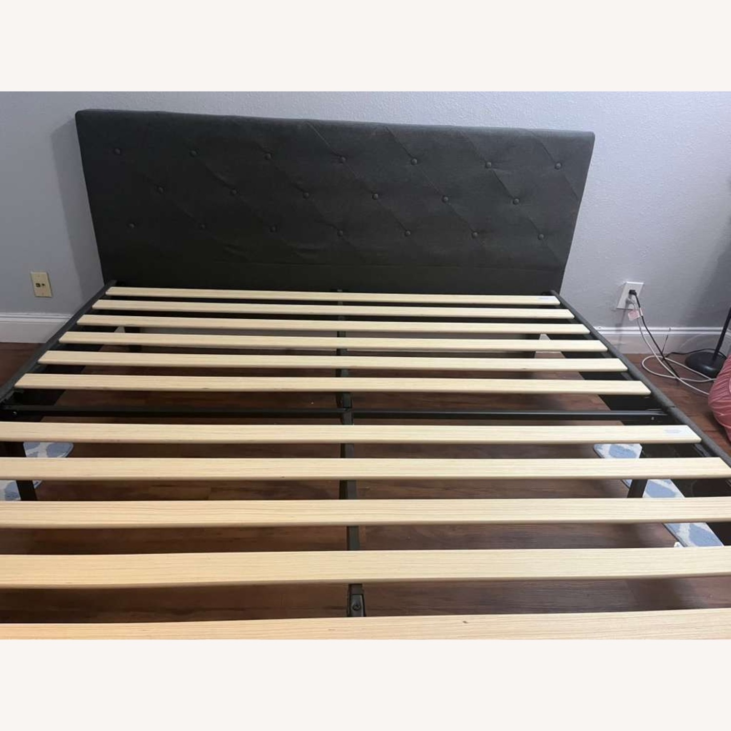 ZINUS Shalini Dark Gray Wood King Bed - image-5