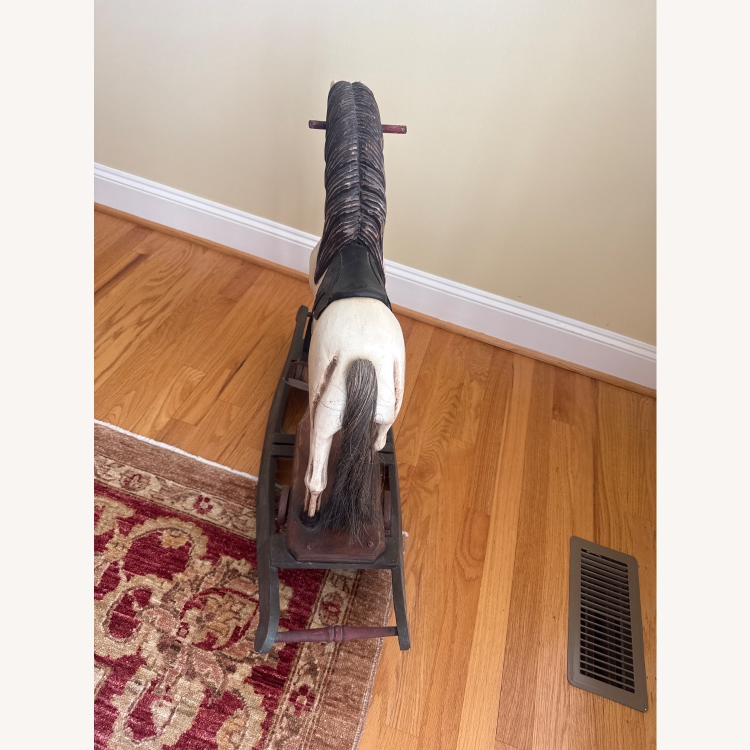 White Wood Décor - image-4