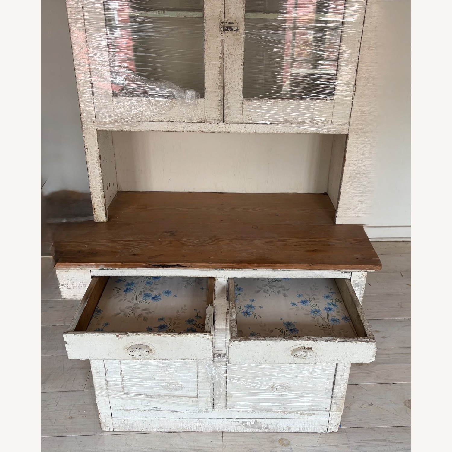 Vintage Kitchenette - image-2