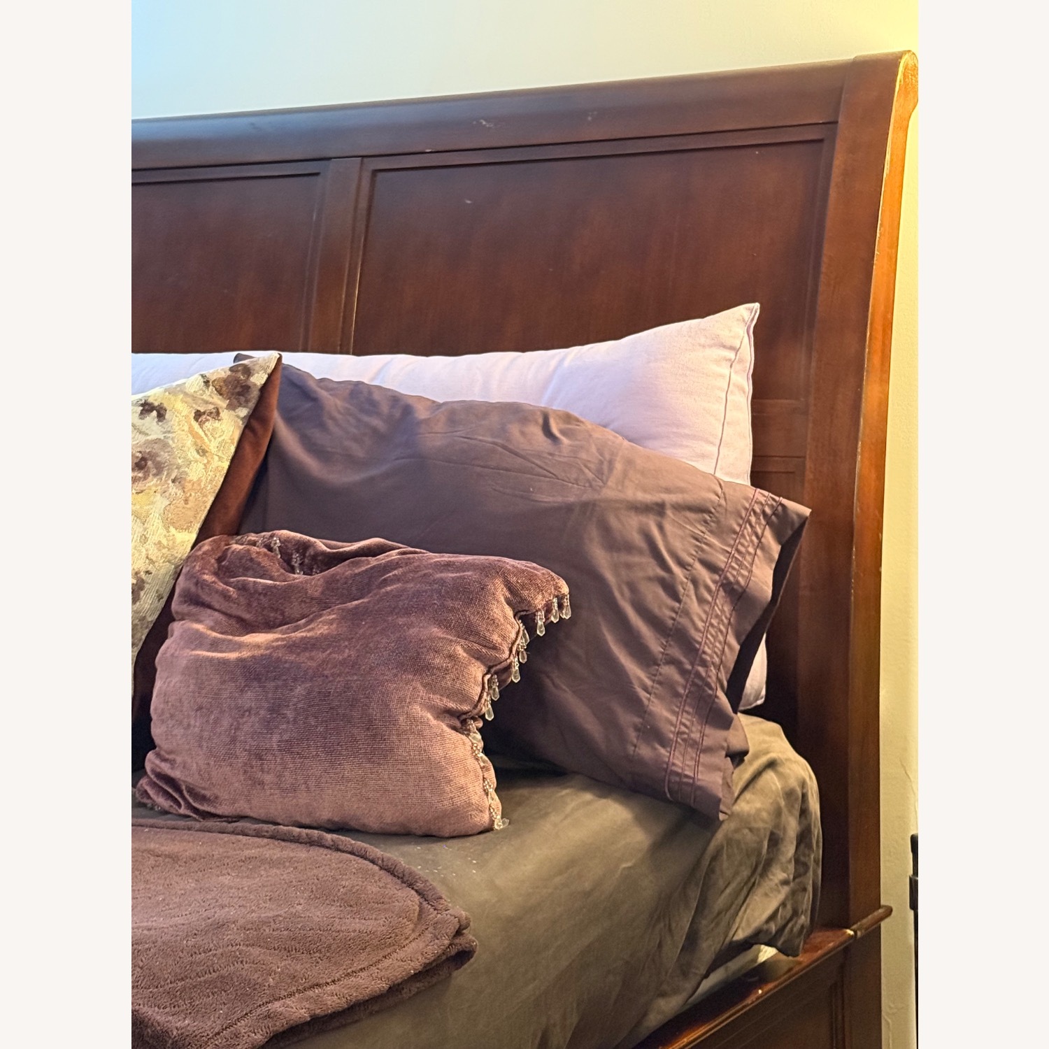 Vintage Solid Wood Sleigh Bed, Queen Size  - image-4