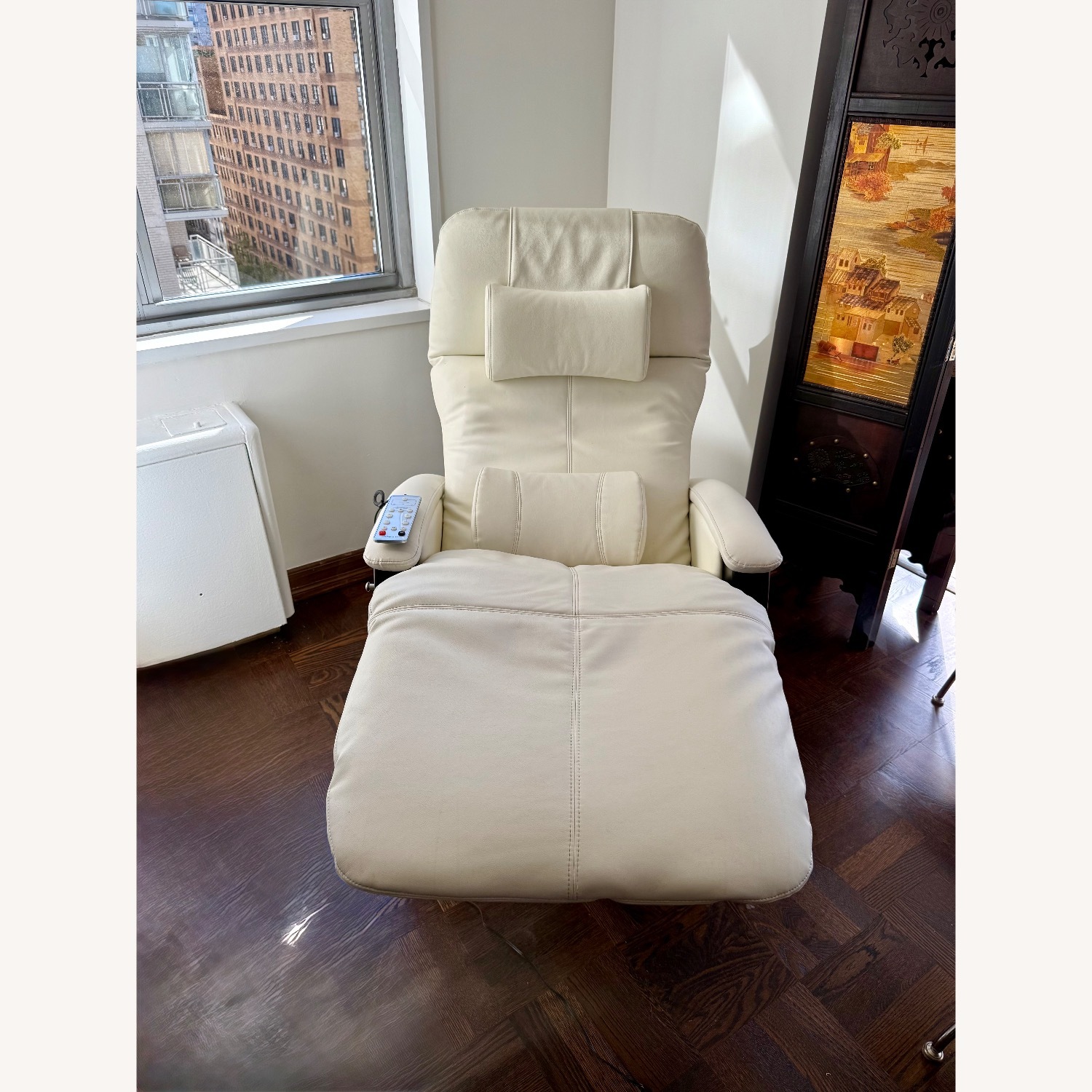 Svago Zero Gravity White Faux Leather Recliner - image-2