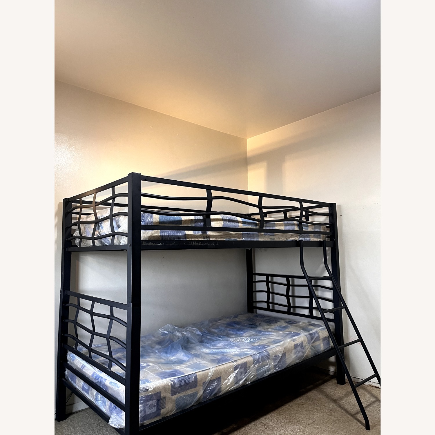 Twin-Star Home Black Metal Bunk Bed - image-3