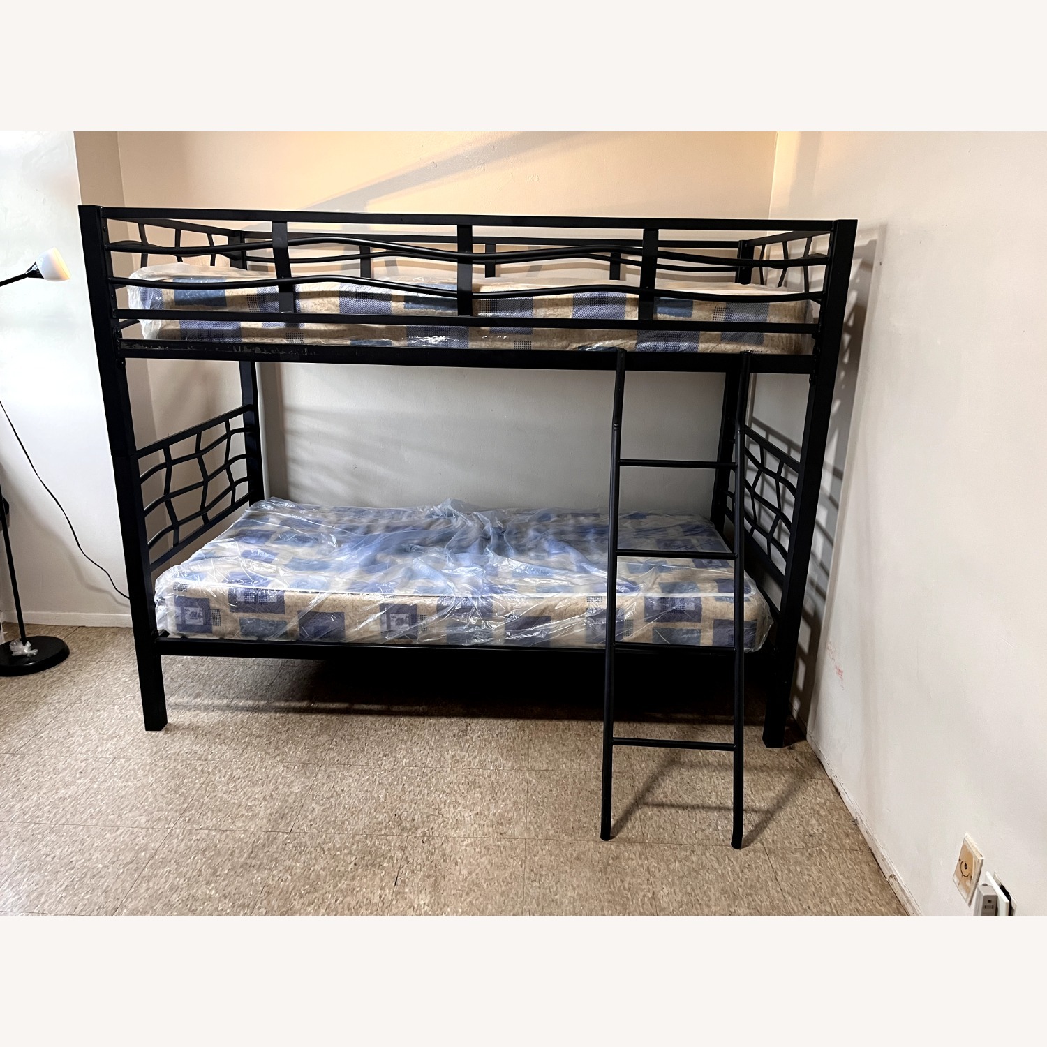 Twin-Star Home Black Metal Bunk Bed - image-1