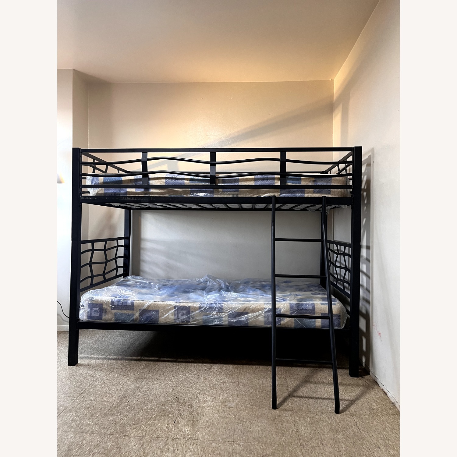 Twin-Star Home Black Metal Bunk Bed - image-2