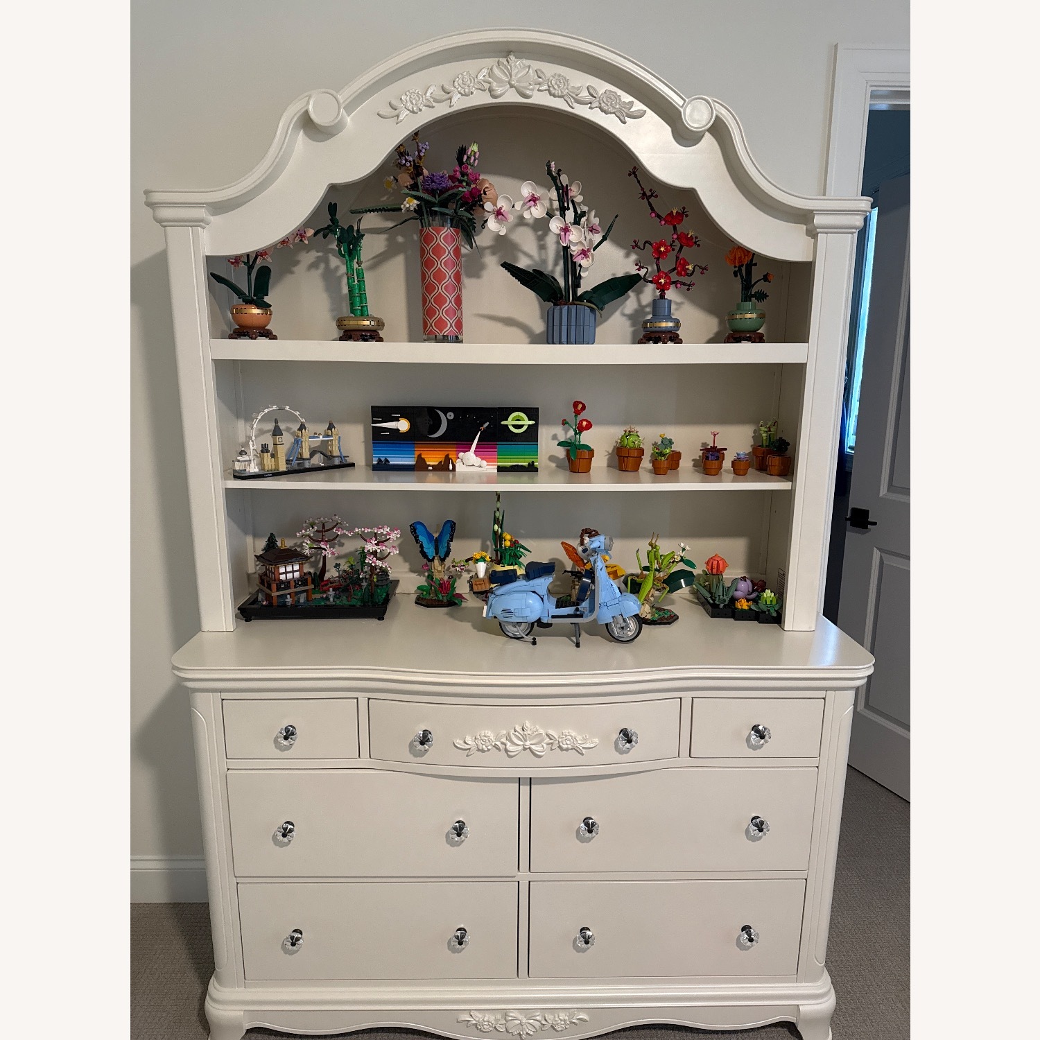 Bassett Baby Addison Dresser With Hutch - image-1