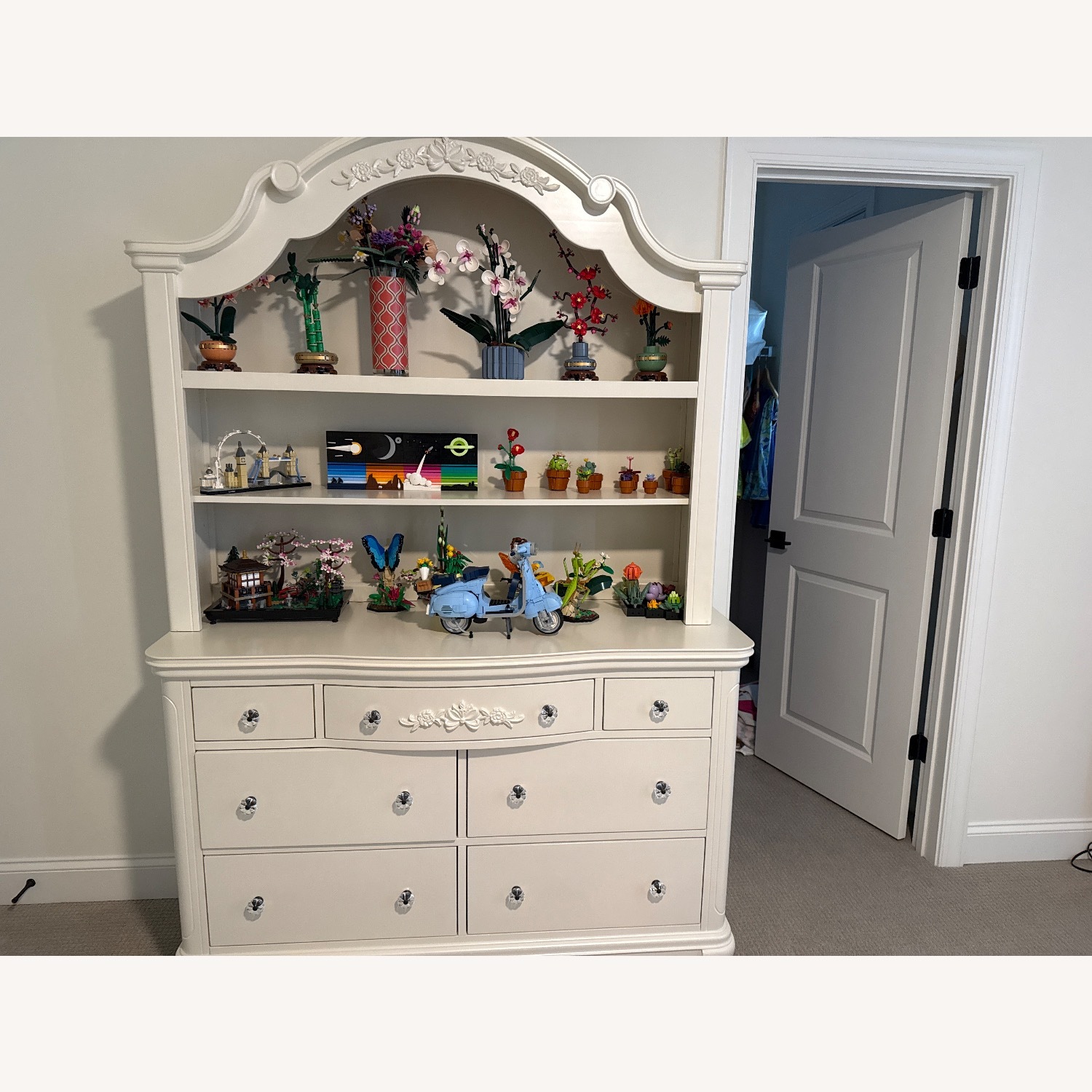 Bassett Baby Addison Dresser With Hutch - image-2
