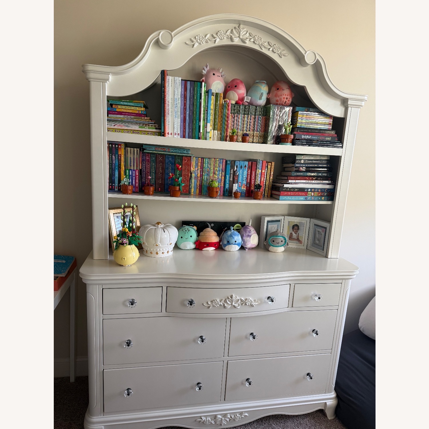 Bassett Baby Addison Dresser With Hutch - image-5