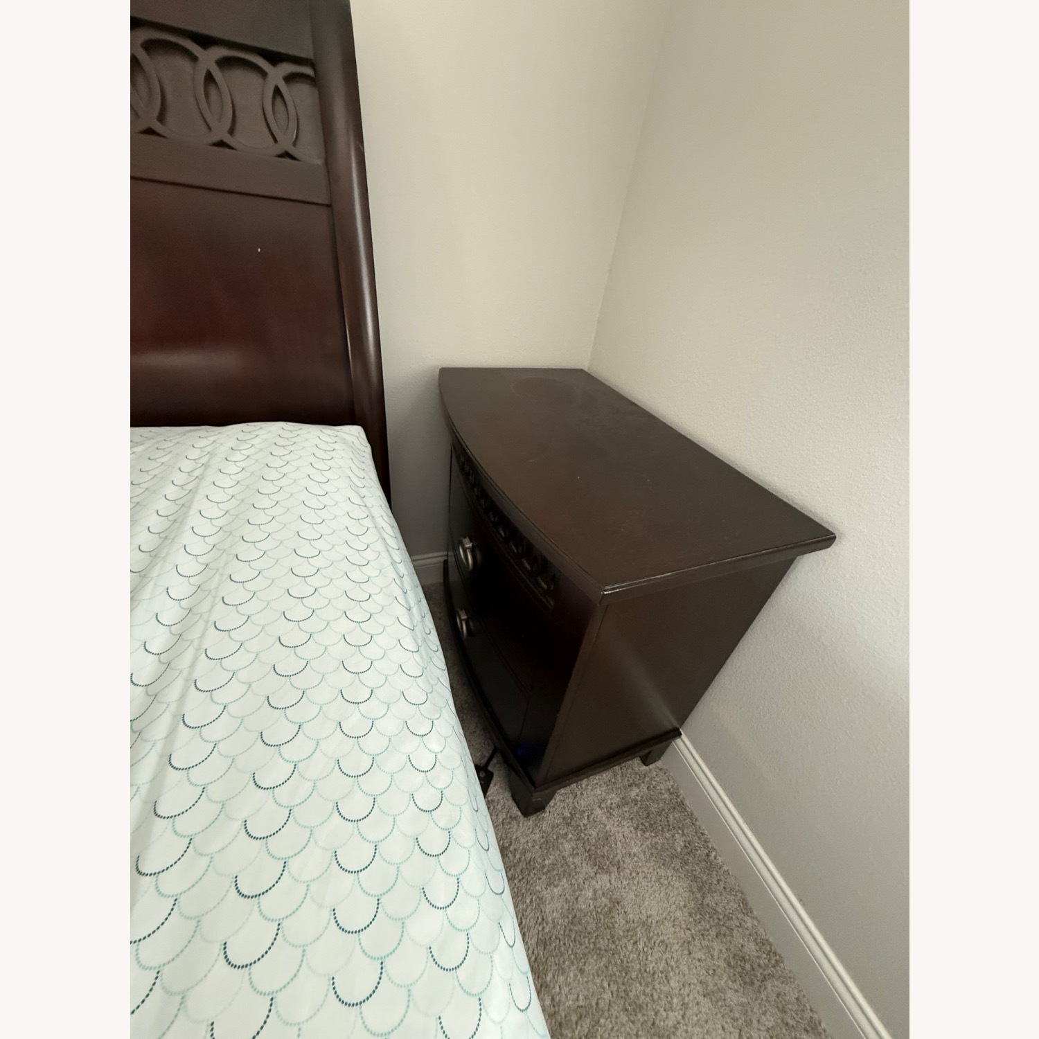 Rooms To Go Columbus Circle King Nightstands - image-2