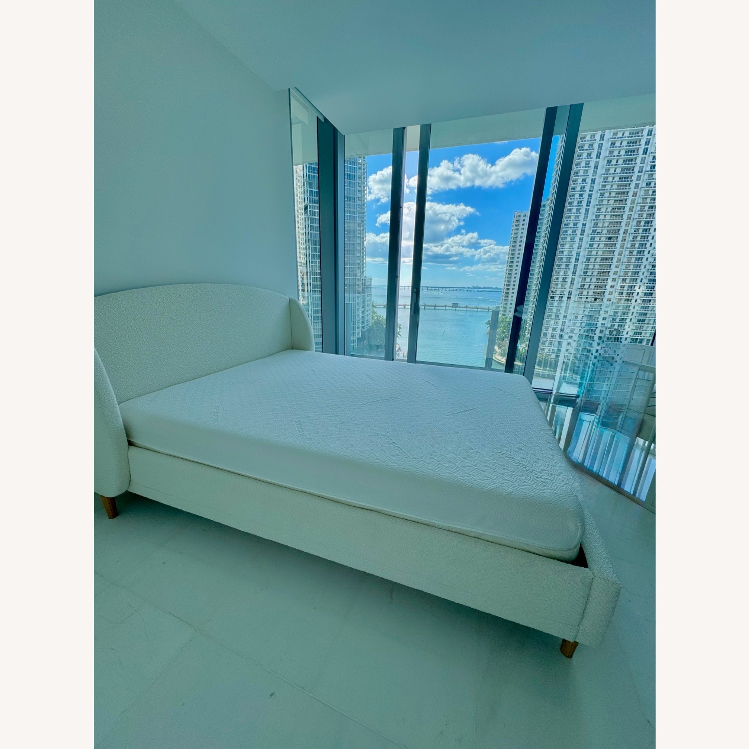 Tempur-Pedic Comfort Luxe White Queen Bed - image-2