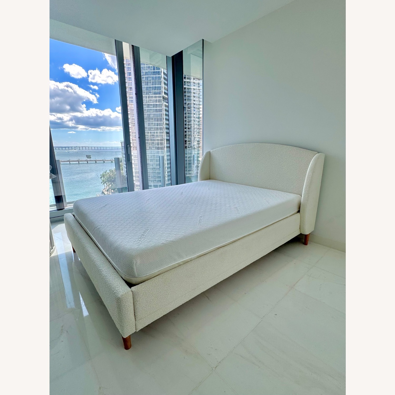 Tempur-Pedic Comfort Luxe White Queen Bed - image-1